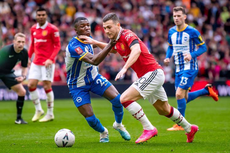 包含英超顶级对决,精彩瞬间和神级扑救成为焦点的词条 包含英超顶级对决,精彩瞬间和神级扑救成为焦点的词条