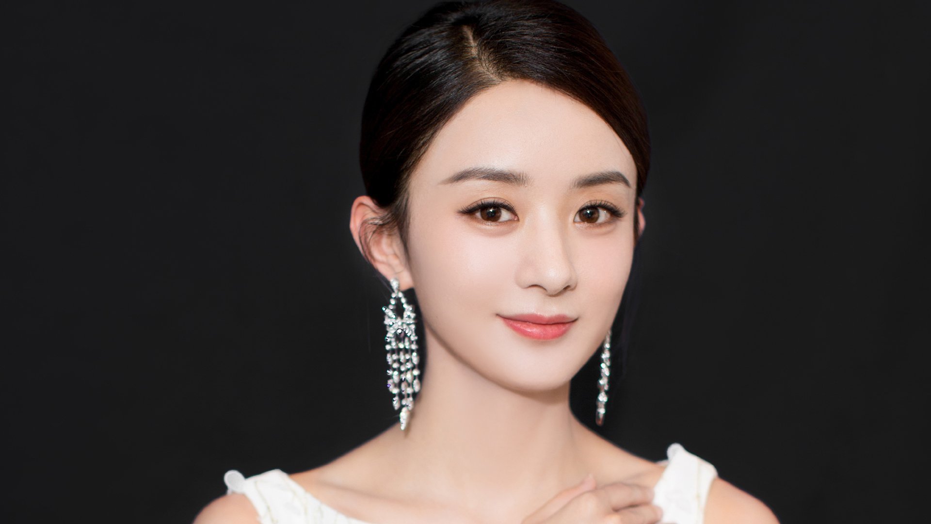 球迷“创意无限”自制作品:带你重温最感动瞬间,自创球技免费