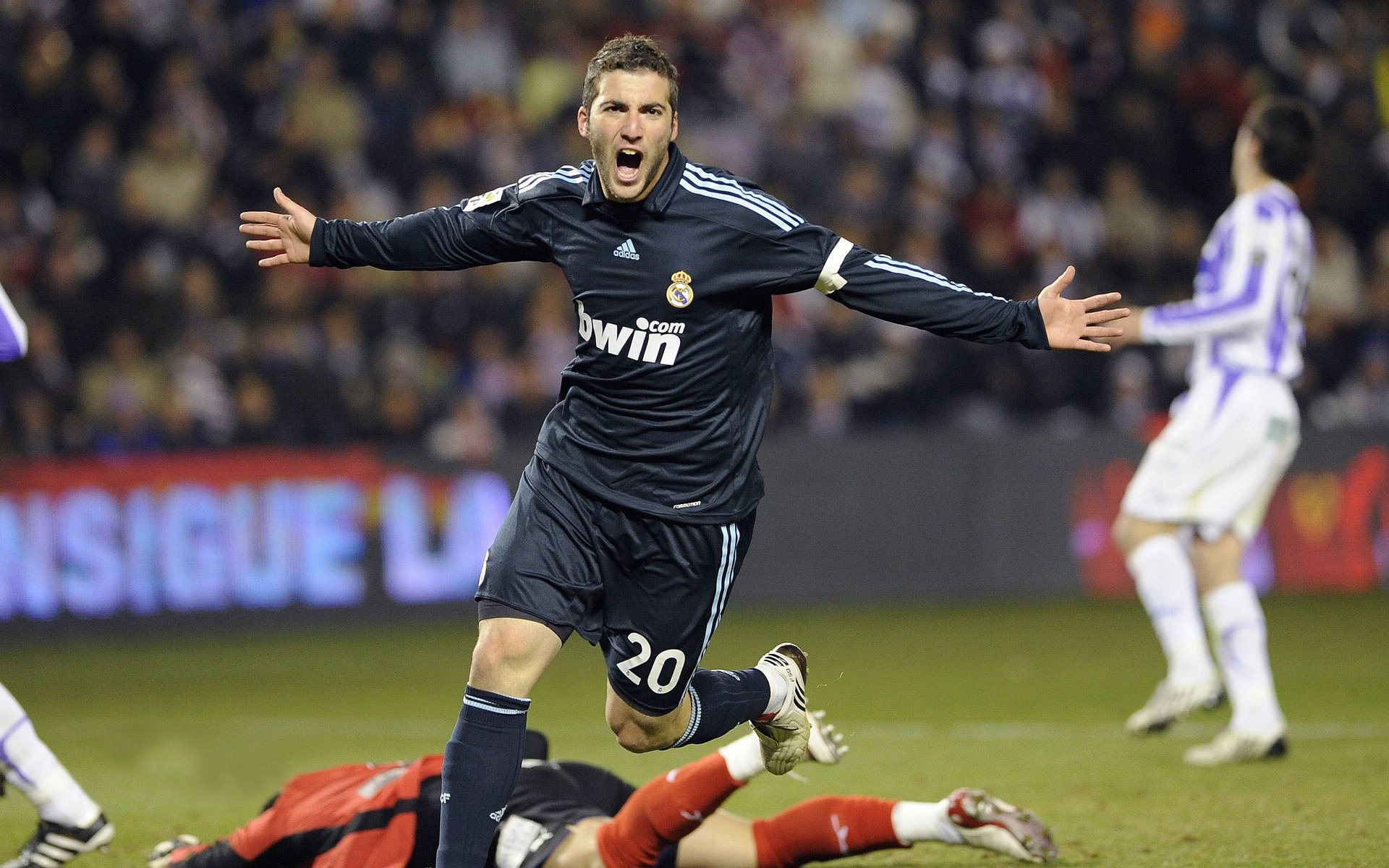 九游电脑版-尤文图斯客场不敌阿贾克斯，呈现惨淡状态，尤文图斯对战