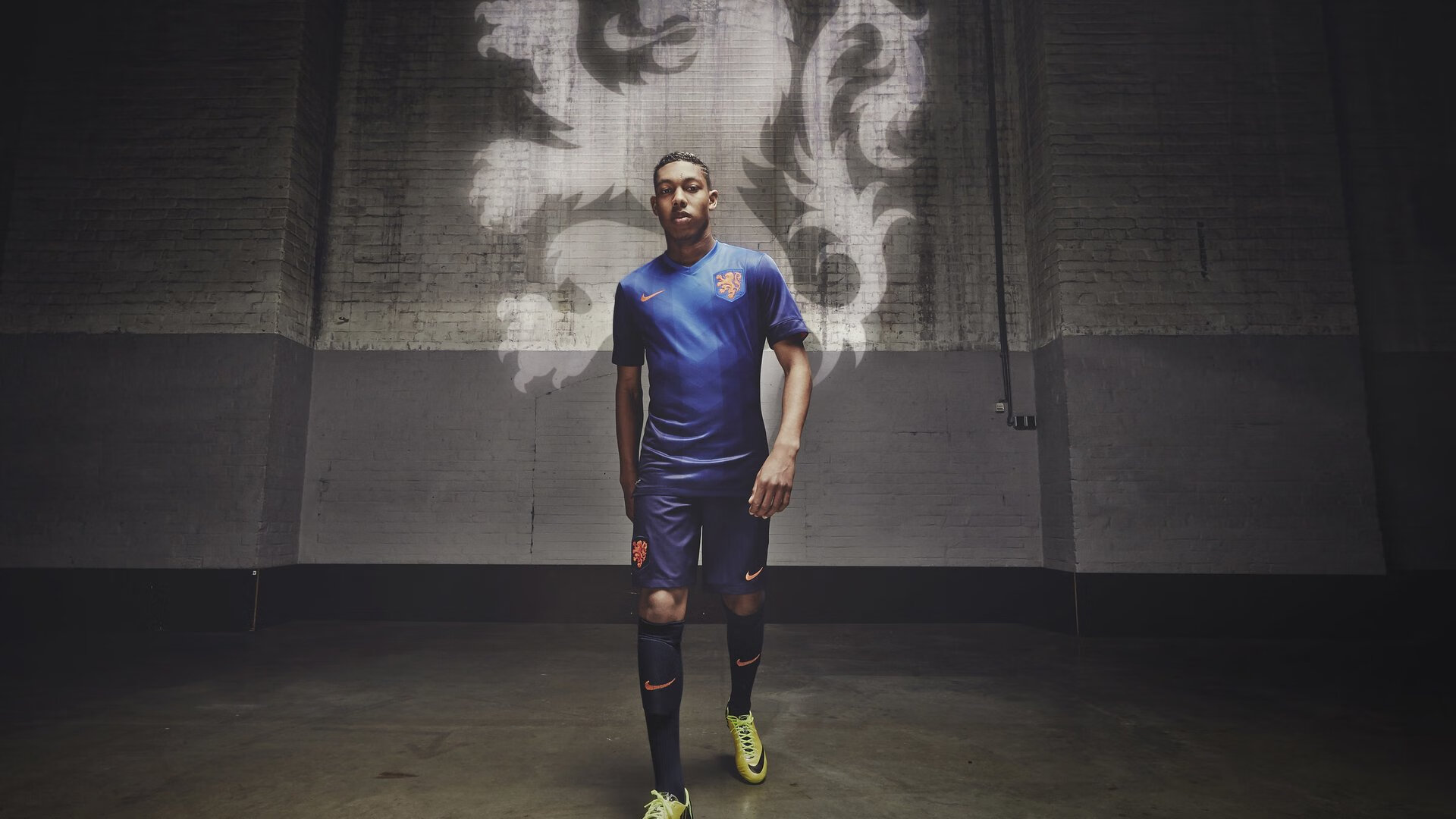 九游-维拉队员获得进球，以一球优势战胜对手，维拉阵型