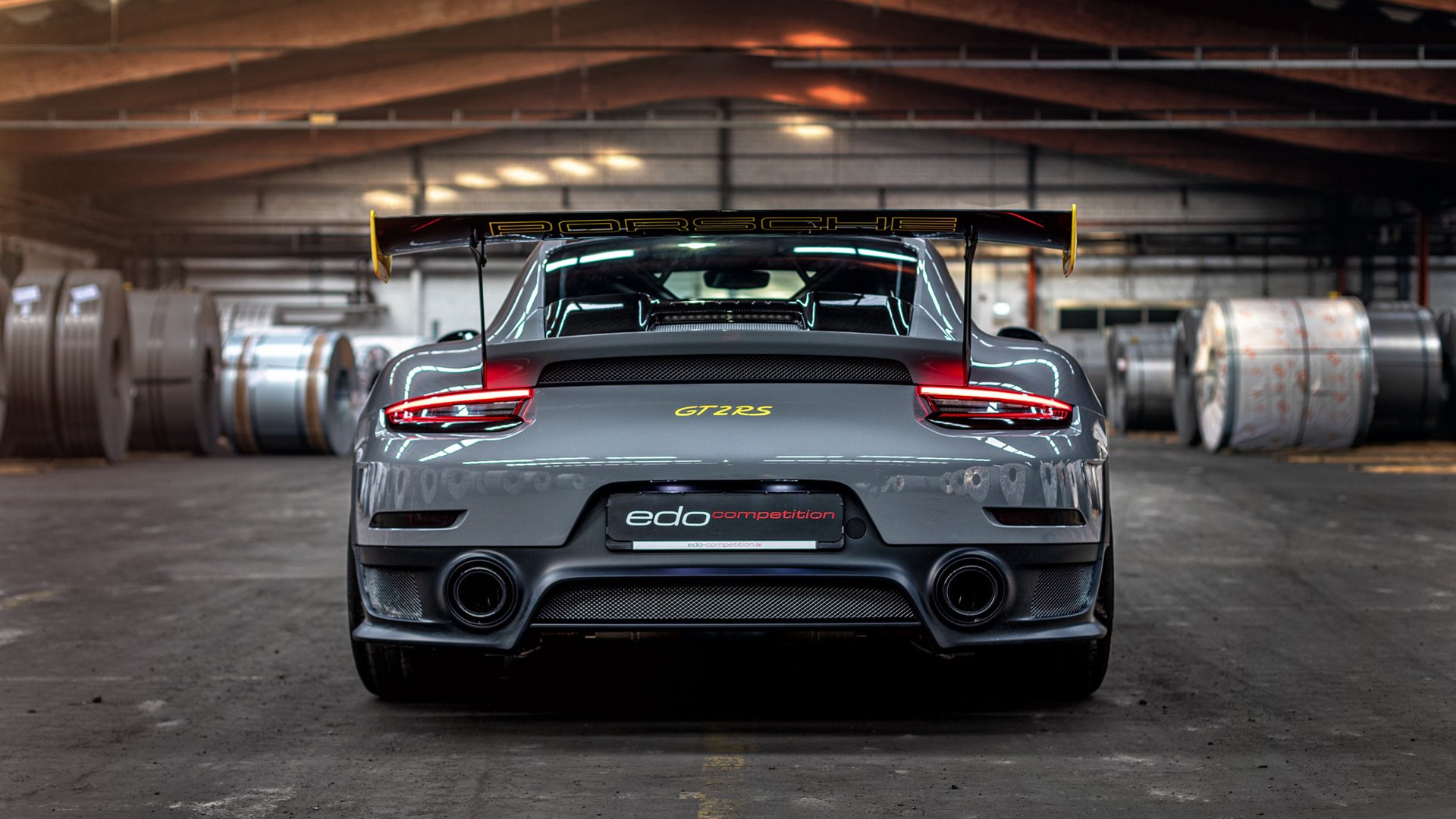 足球比赛场面技术高超,赛况备受瞩目,足球的比赛术语