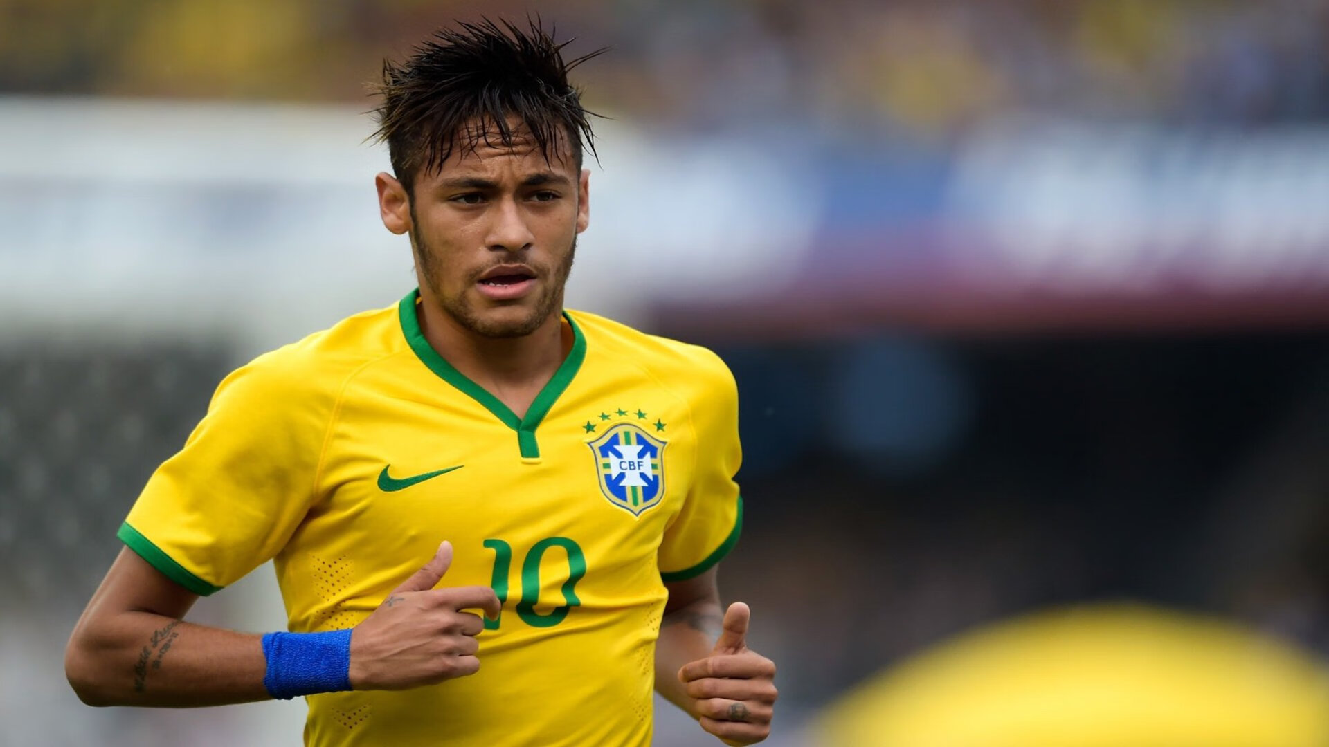 “腰旗橄榄球:东部新区赛场带来全新观赛体验”