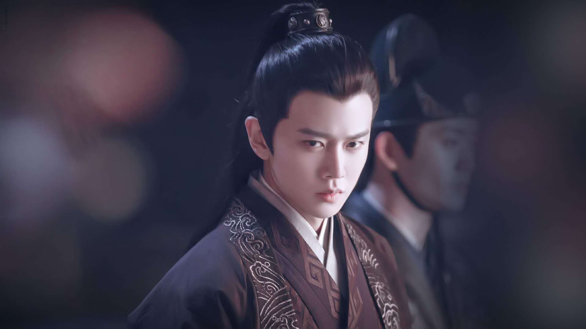 中国女泳新星首次亮相即夺冠,中国游泳女选手泳装